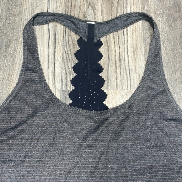 Lululemon Athletica Women’s 105F Singlet Laser Cut, Grey Black Racerback tank - Picture 4 of 15